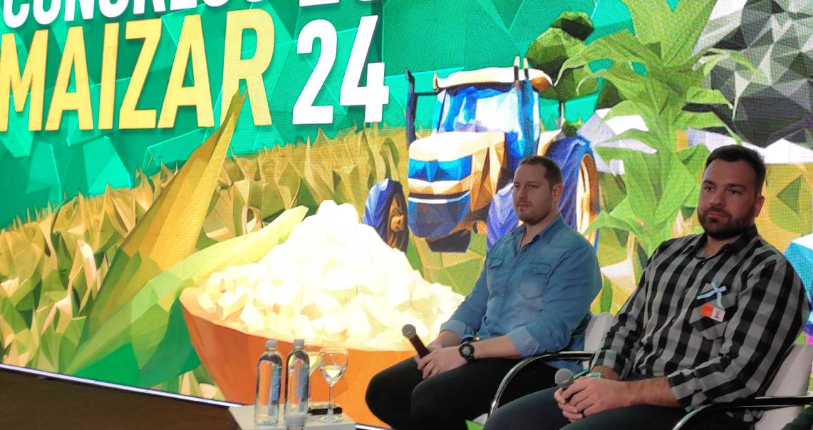 El experto en fitopatología Roberto De Rossi (UCC), junto con Fernando Guerra (KWS).