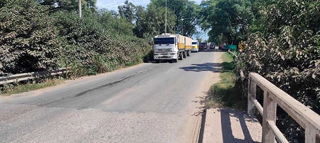 La comuna de Timbúes y Vialidad provincial trabajan sobre la ruta 11 de cara a la cosecha gruesa