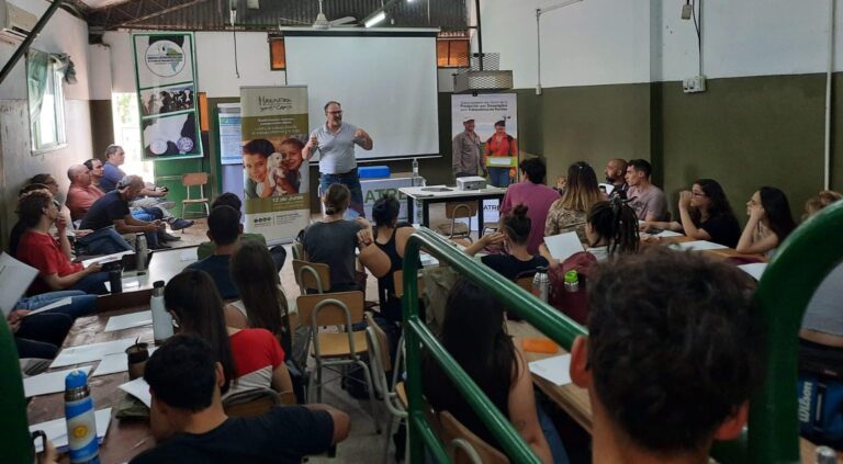 Renatre Santa Fe Sur brindó una charla informativa a alumnos de veterinaria de Casilda