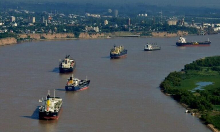 Compleja situación en la hidrovía Paraguay: unas 500 embarcaciones están varadas