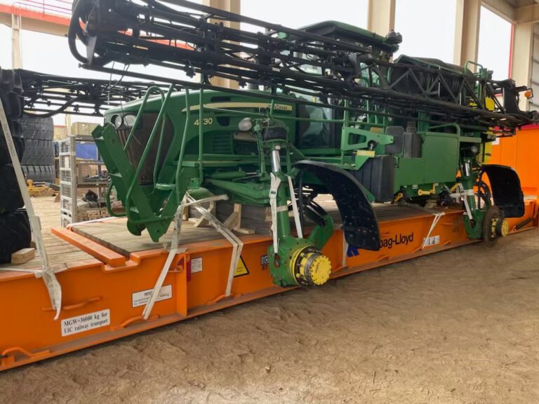 Una empresa de Armstrong es la primera en importar maquinaria usada