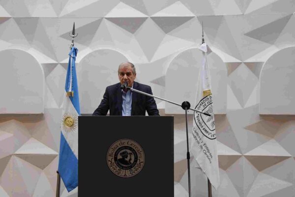 Acopiadores piden bajar retenciones para salir de la crisis del agro