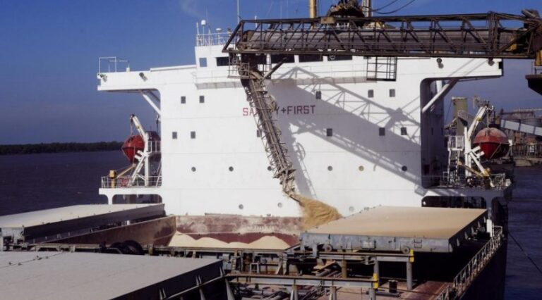 Acuerdo con el sector de comercio exterior para una mejor integración operativa en puertos