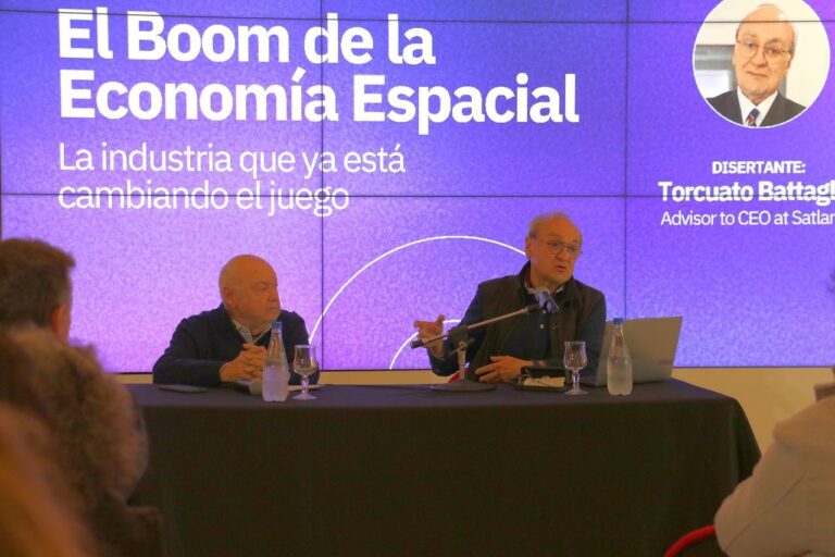 El argentino que trabaja en la economía espacial y anticipa cómo crecerá la economía fuera de la Tierra